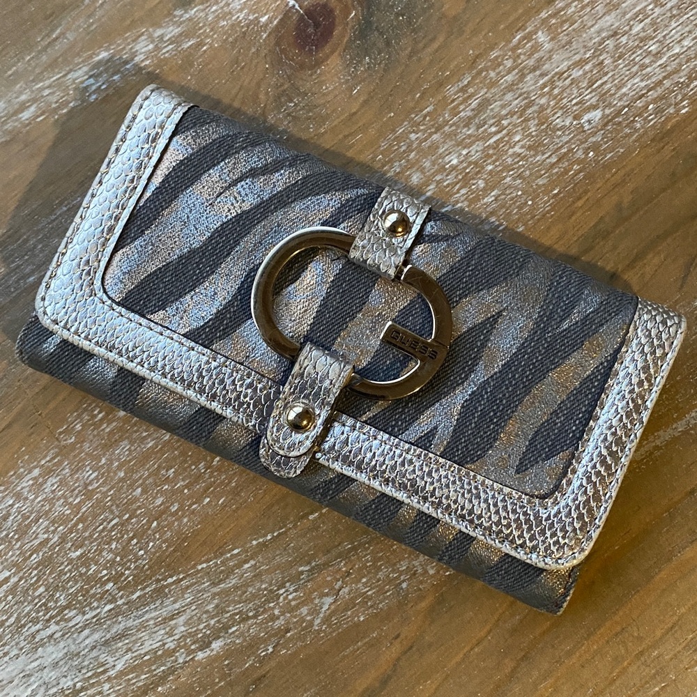 GUESS WALLET ~ Gray & Silver Animal Skin Pattern